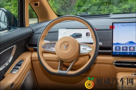 华为乾崑+鸿蒙座舱,试驾26款岚图梦想家,全能MPV实至名归-2