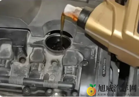 拖到修理厂拆开一看,机油泵都快憋坏了,盲目加0W-20机油的代价-2