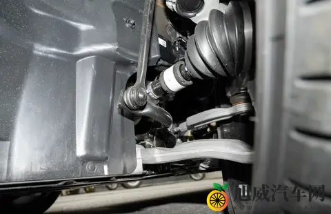 官方零百提速51s，最大功率225kW，动态体验2025款奔驰A级AMG-1