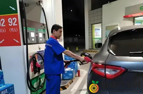 零跑D19全球首秀：重塑30万级科技豪华旗舰SUV新标杆-1