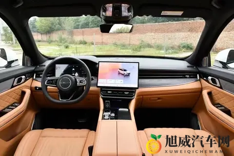 领克09四驱探索版：254马力+爱信8AT，配全时四驱，价格配置双杀-3