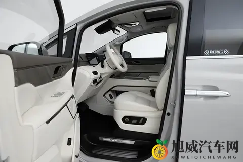 四驱+激光雷达，这台国产MPV真有点狠！-2