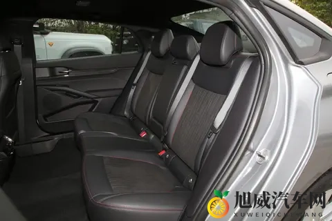 15 万内合资 B 级车有 254 马力?蒙迪欧实测够劲吗-2