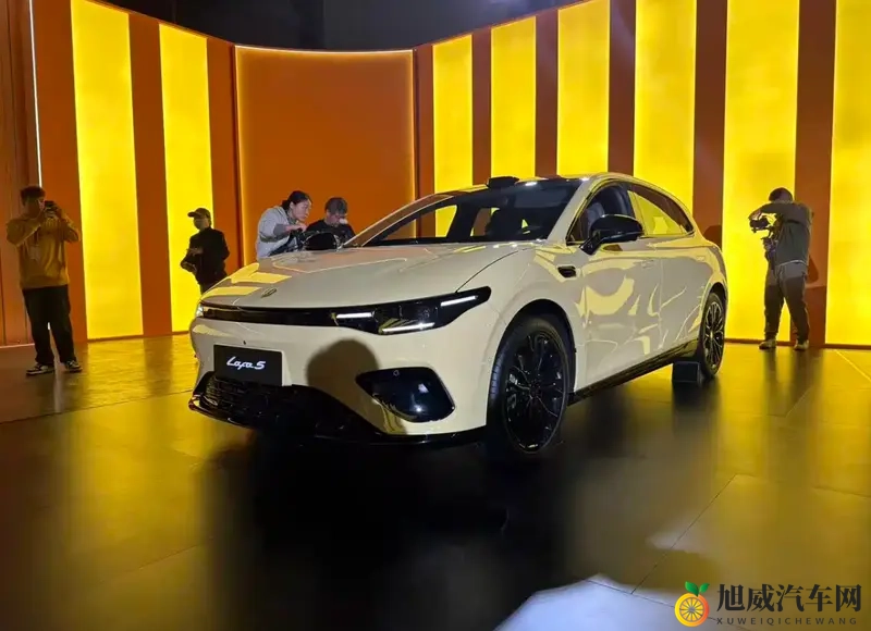 零跑Lafa5预售1058万起,加速64秒破百!-1