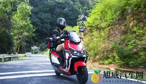 继台铃之后，雅迪也发布钠电池电动摩托车，冬天续航里程不再减少-2