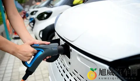 新能源汽车时代来临，销量占比过半，技术驱动市场变革-1