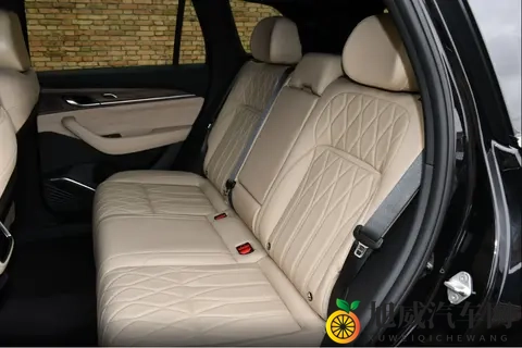 累计销量超85万台，全系标配20T+8AT，试驾体验吉利星越L-2