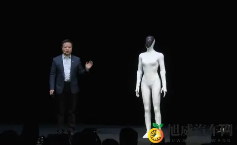 小鹏汽车展示首款女性机器人IRON 计划2026年量产-1