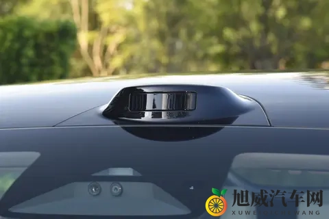 岚图汽车第30万辆下线 旗舰SUV泰山11月18日上市-1