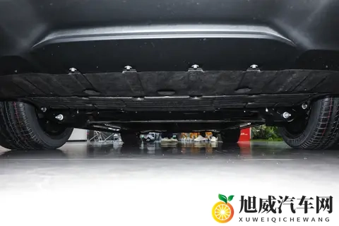 老司机试驾：乐道L90 2025款，六_七座可选，大车也好开-3