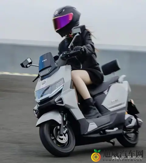 130km续航vs52km时速，绿驹曜影和普通踏板车谁更香？-3