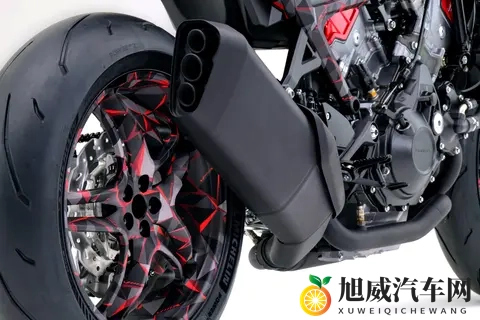 一个B三个人:B级轿车新秀:家庭出行新宠,尊享体验!-1