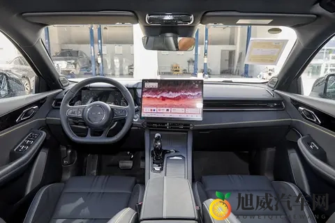 燃油车也开始卷智能？第三代领克 03：272马力+8AT变速箱 + 39 项辅助-1