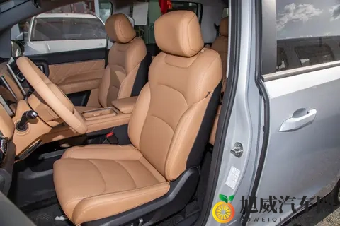 试驾2025款星光730 PHEV：续航超1100km，空间大油耗低-3