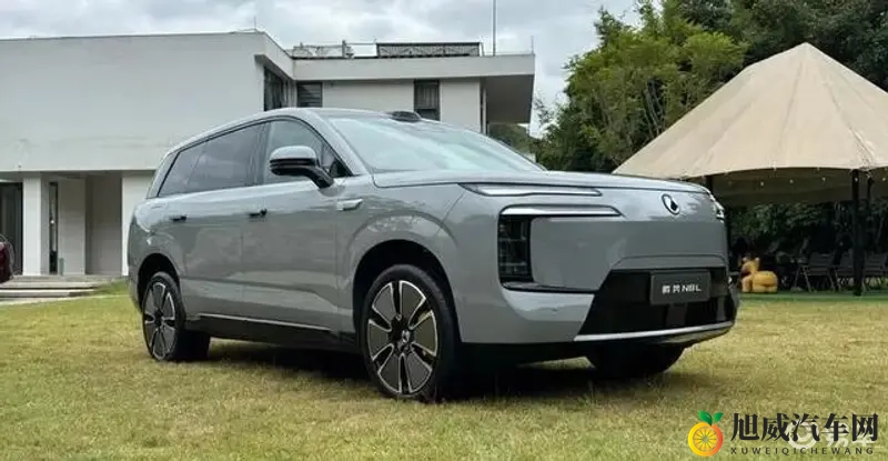 吹潮喷水高潮葵千惠：潮水涌动，激情四溢，葵千惠演绎巅峰时刻-1