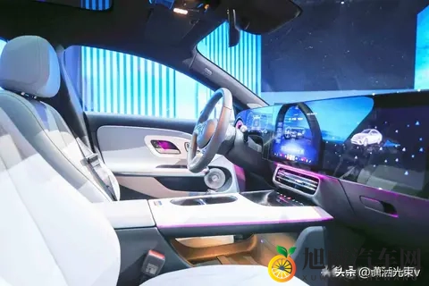 奔驰电车卖25万，用户懵了，豪华体验真能降维？-1