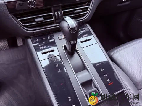 35万多拿下准新保时捷Macan，体验速度与激情！-3
