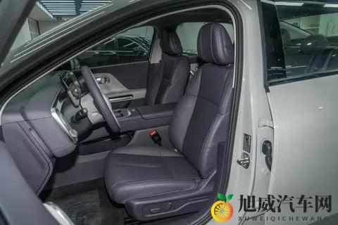 1198万竟配激光雷达？零跑B01实测，这款纯电家轿是否值得入手？-3