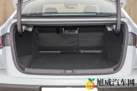 国产插混车之争，银河星耀6竞对比亚迪秦L DM，选谁更合适？-1