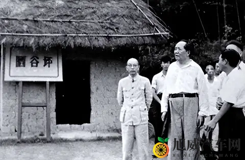 【看图说文】韶山冲里那辆银灰色吉姆车-1