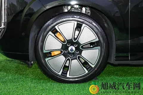 腾势N8L试驾感受:5米2车长,3排大沙发,带娃出行利器-2