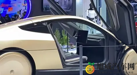 特斯拉Cybercab无人驾驶出租车于2025进博会亚太首发亮相!-2