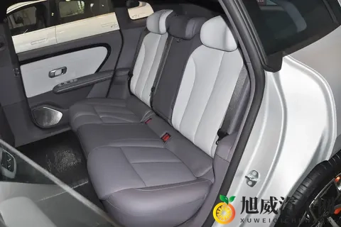 长安启源 A06 双动力可选，2922mm 轴距 + 座椅按摩，1199 万起值吗？-3