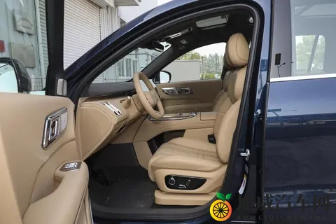 深蓝S09 才2399万！大六座SUV，续航1200公里，带冰箱，真香-3