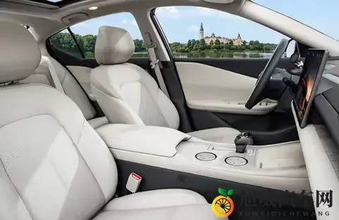 争议拉满！天籁115重磅登场，鸿蒙座舱救得了销量？-2