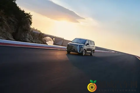 班长让我把手伸到她的：班长让我触碰她的身体部位-2