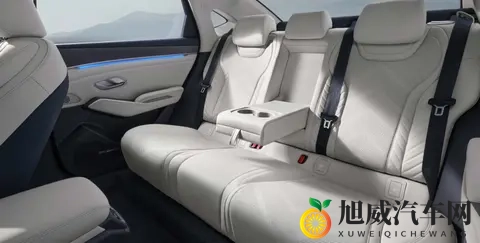 三男一女4P爽到嗷嗷叫:性能SUV试驾:极致驾驶乐趣体验-2