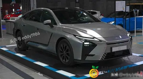雷克萨斯ES实车现形记，纯电混动双线突围，暗藏玄机的豪华陷阱-1