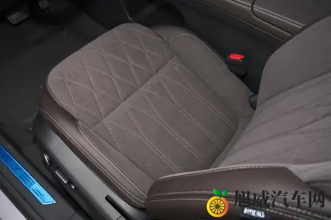 吉利星越L：15万买燃油SUV，绕不开的硬实力派-3