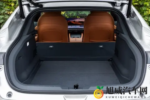 15万级轿跑新晋搅局者！激光雷达+8295芯片，它到底香不香？-3