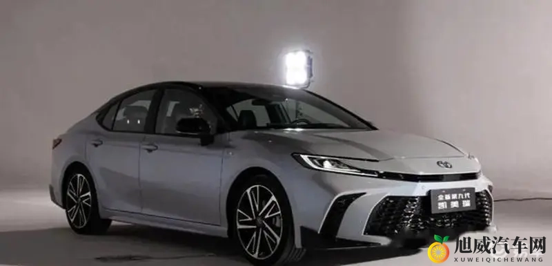 一个添下面两个吃奶：奶瓶旁三人共享温馨时光-1