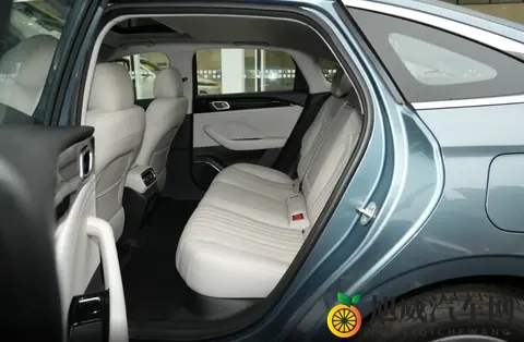 优惠后688万起，银河星耀6搅浑电混A级车市场，能否成功？-3