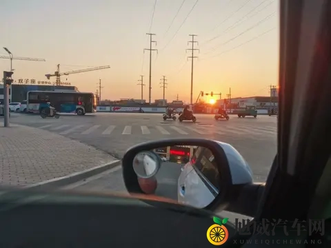 标题：绿灯不走被扣6分罚200元，驾驶者应如何应对交通处罚？-1