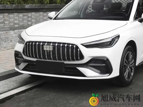 吉利“上硬菜”，688万三厢轿车，亏电油耗28L，买家用车看它-1