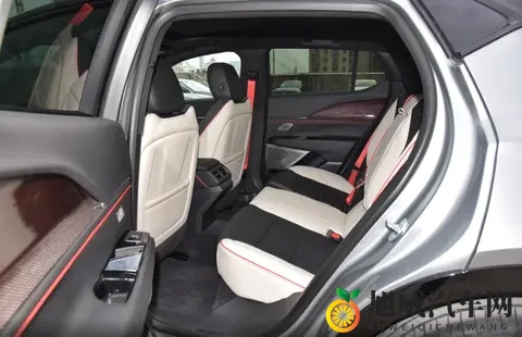 家用、通勤一步到位？2197万起售，凯迪拉克GT4怎样-3