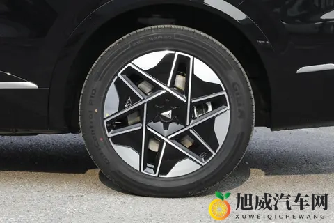 同为华为系，问界M8与深蓝S09对比，谁更适合家用？-1