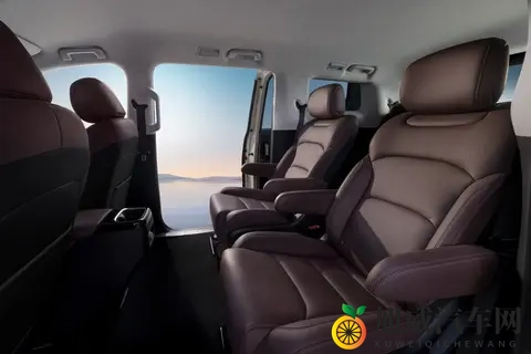 五菱星光730 PHEV:8万级7座家用车的务实之选-3