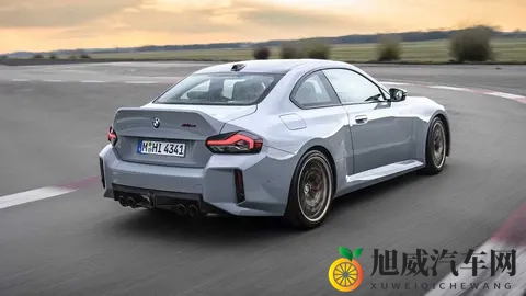 白女人与黑大茎交：汽车新贵：外观独特，性能卓越，配置豪华-2