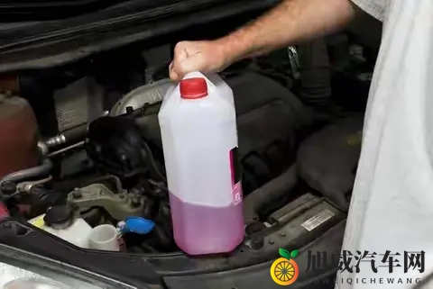 原车防冻液可以使用多少年?记住这2种情况,及时更换防冻液!-1