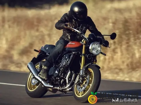 川崎Z900RS新款上市，电控系统全面升级，复古外观藏硬核性能！-3