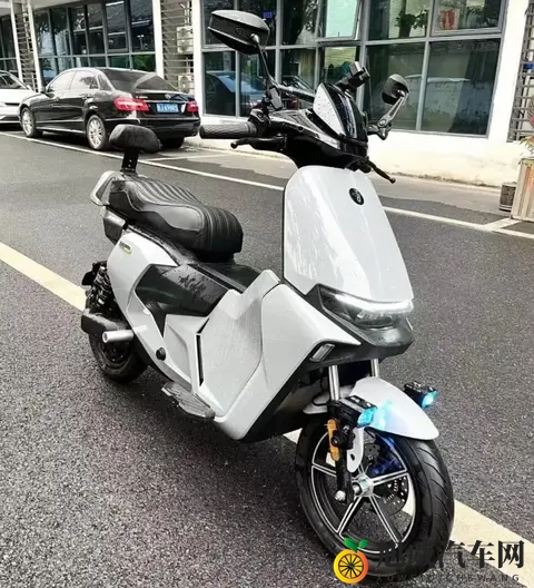 16寸的轮胎性能更强，为什么电动车却大多数用14寸的？为了省钱吗-1