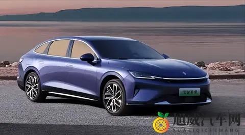 宝骏放大招！享境中大型轿车官图曝光，纯电插混都能选-3