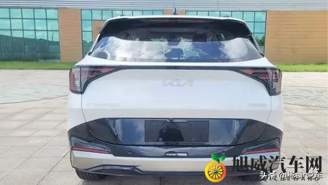 国产骚女勾搭维修师傅:国产美女主动结识维修小哥-1