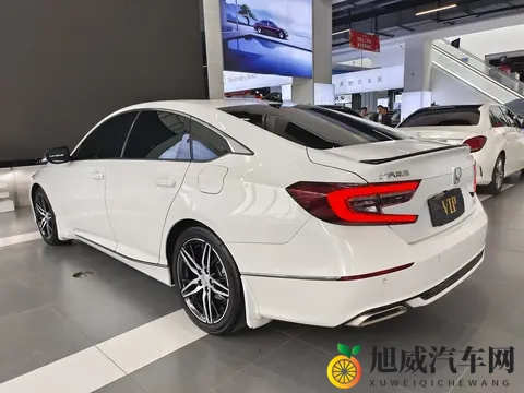 两年雅阁幻夜尊贵版,一手车况,13万多开回家!-3