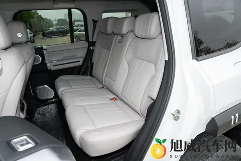 卷疯了！3299 万起的 “方盒子”，竟有劳斯莱斯音响 + 华为 ADS40-2