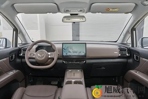 这款10万级家用MPV,可配电滑门,双独悬,大7座布局,好开又好坐-3